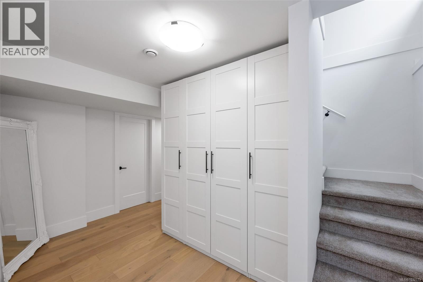 302 EDGEWOOD CRES - 50