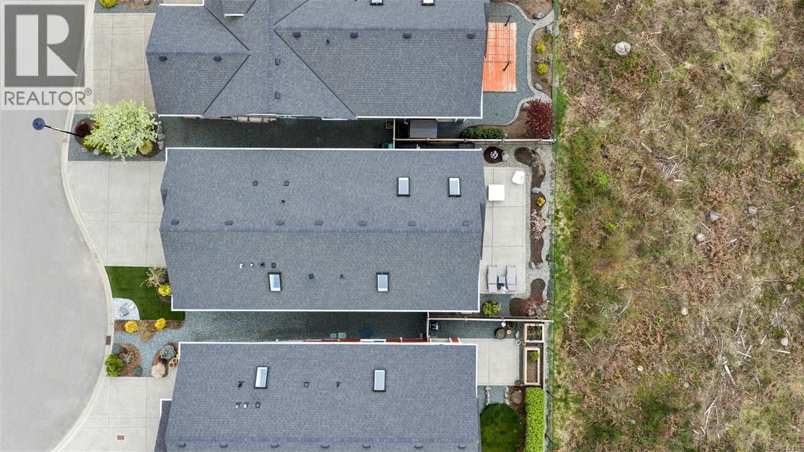 302 EDGEWOOD CRES - 53