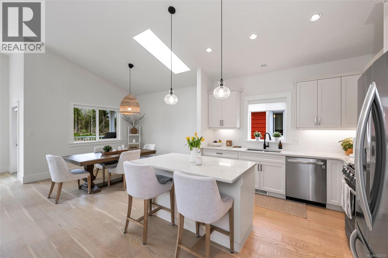 302 EDGEWOOD CRES - 7