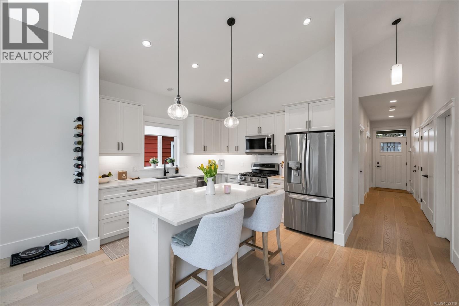 302 EDGEWOOD CRES - 9