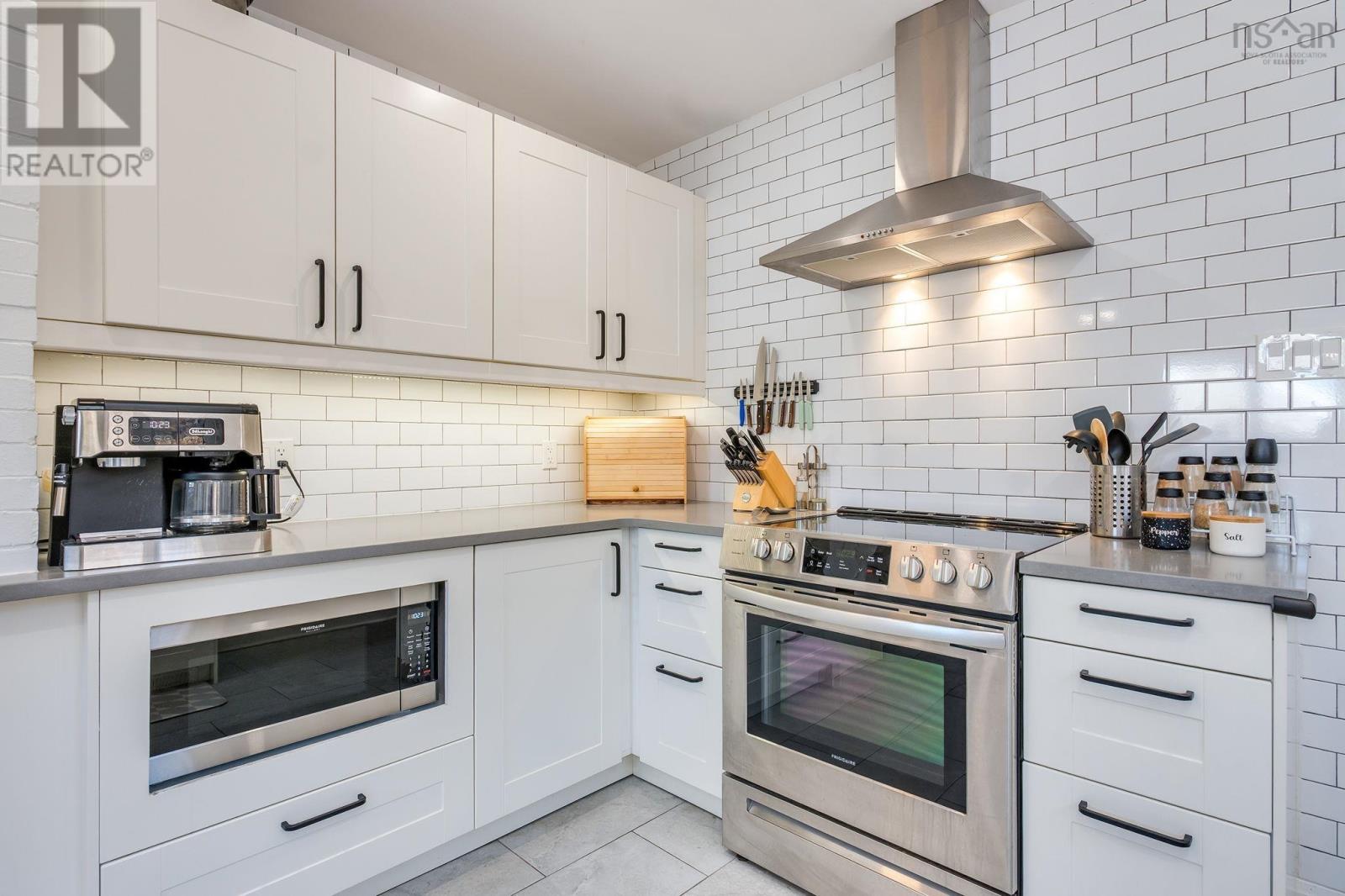 Property 16 of 50 of 3160 Veith Street