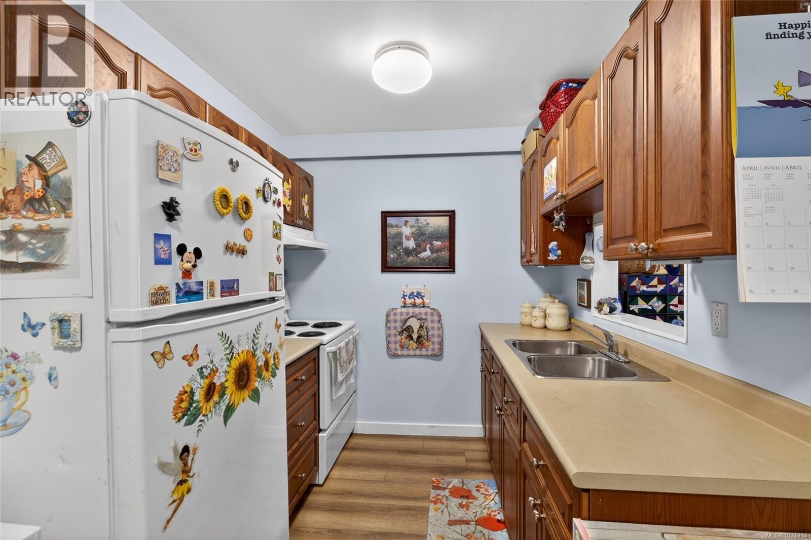 #9 9130 GRANVILLE ST - 19