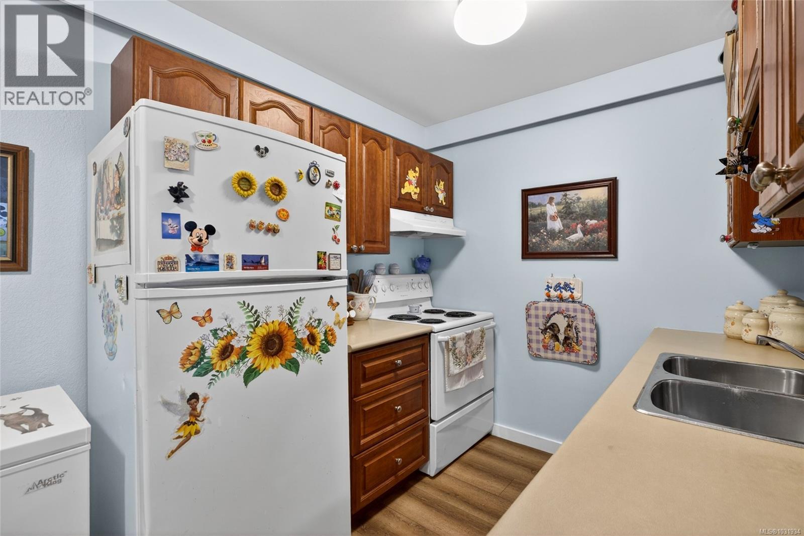 #9 9130 GRANVILLE ST - 21