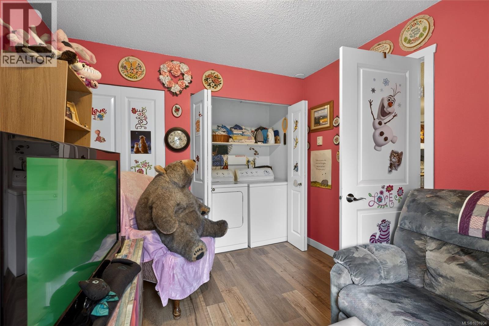 #9 9130 GRANVILLE ST - 24