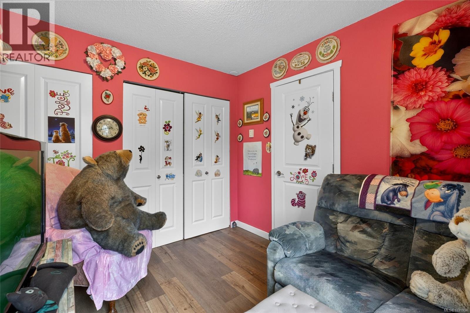 #9 9130 GRANVILLE ST - 25