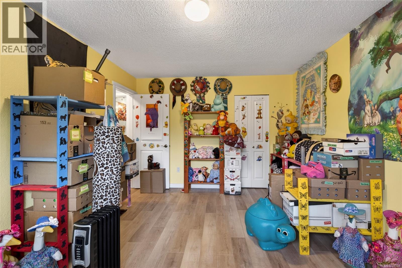 #9 9130 GRANVILLE ST - 35