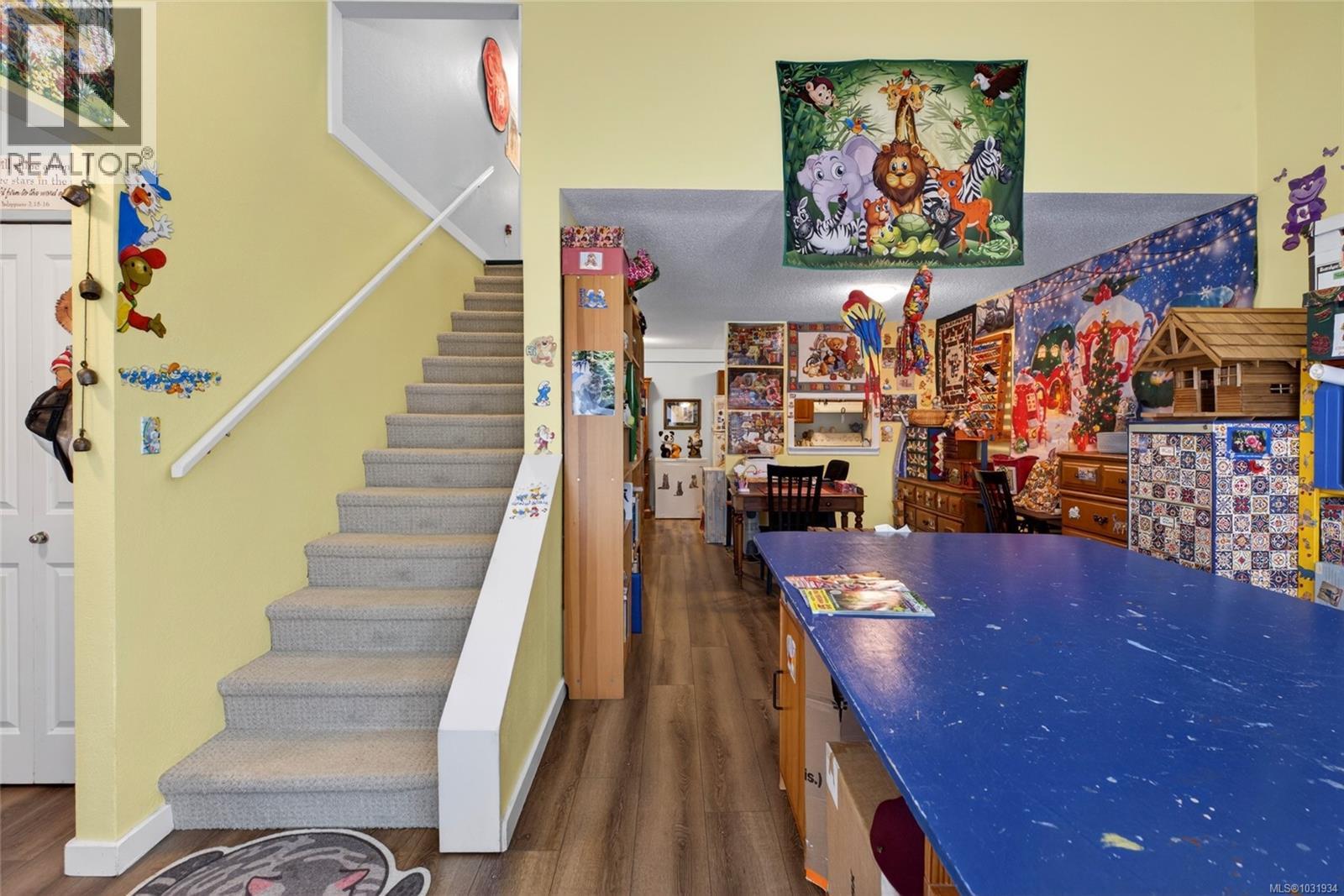 #9 9130 GRANVILLE ST - 36