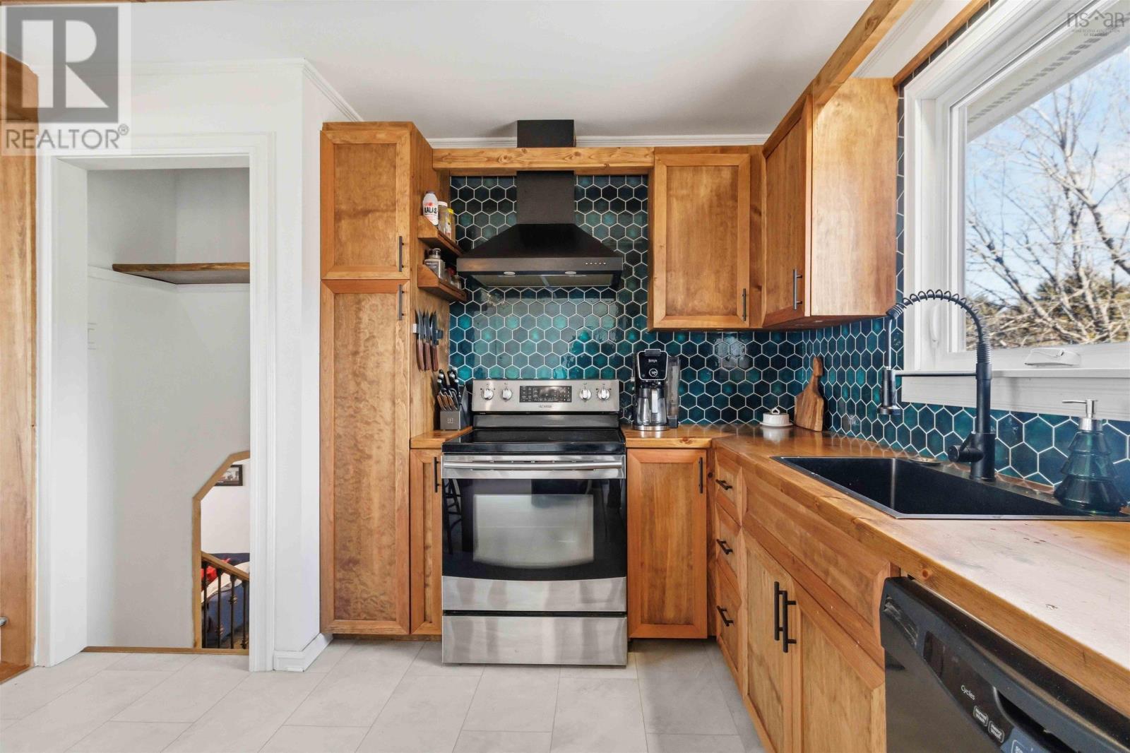 Property 16 of 49 of 1615 Highway 331