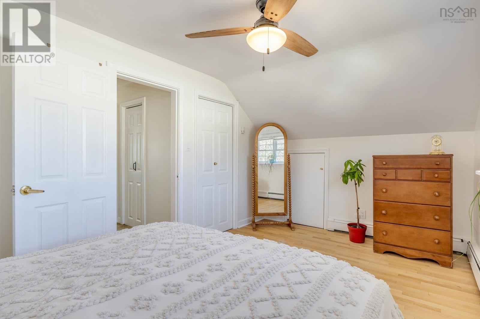 Property 21 of 45 of 18 Devon Crescent