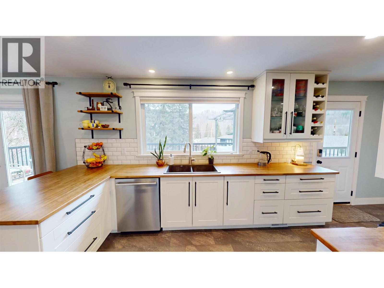 140 LEONARD STREET - 11