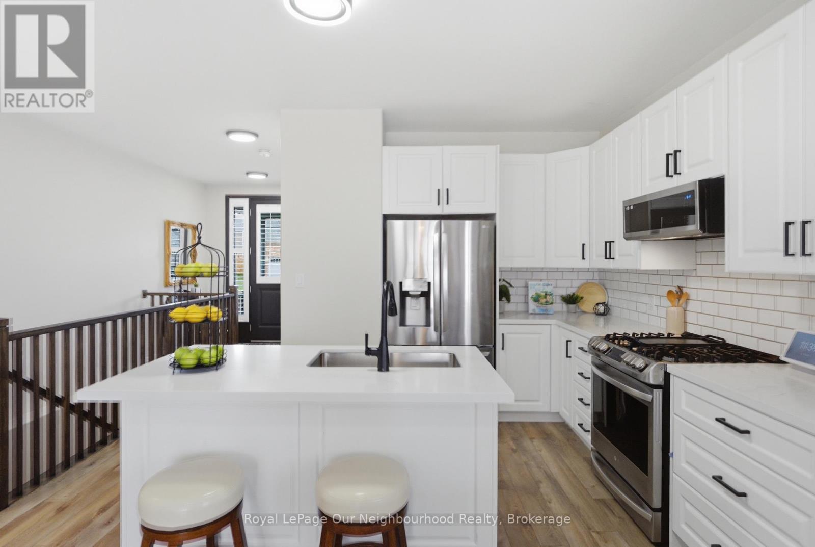 6 FAIRHURST STREET - 8