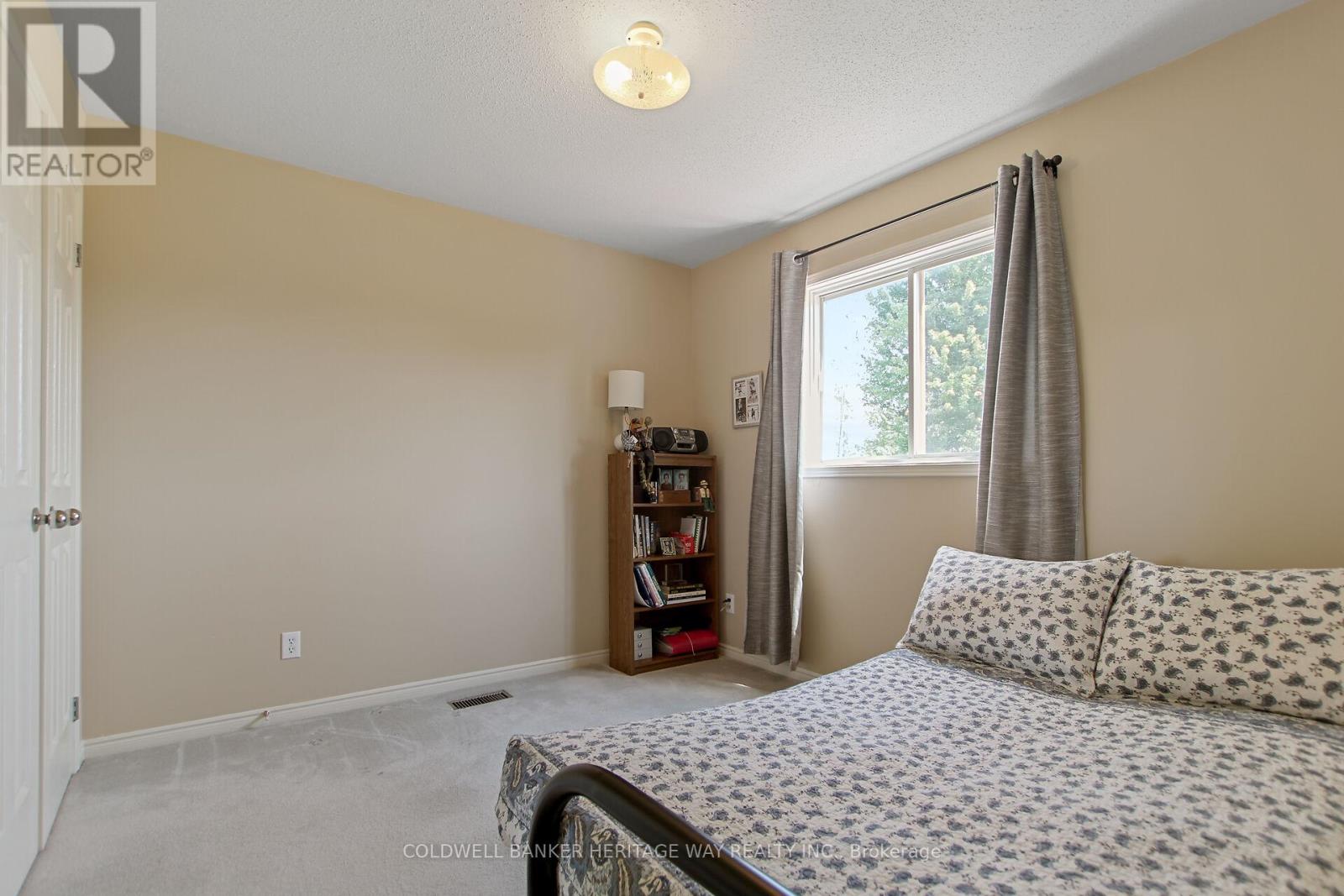 265 JULIE ANNE CRESCENT - 22