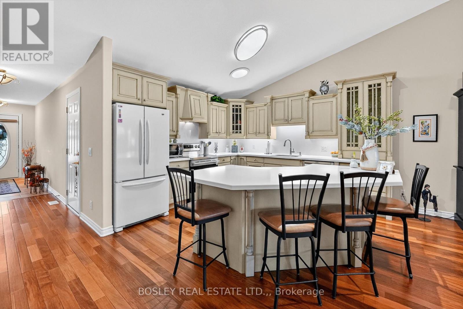 #3 21 LORETTA DRIVE W - 6