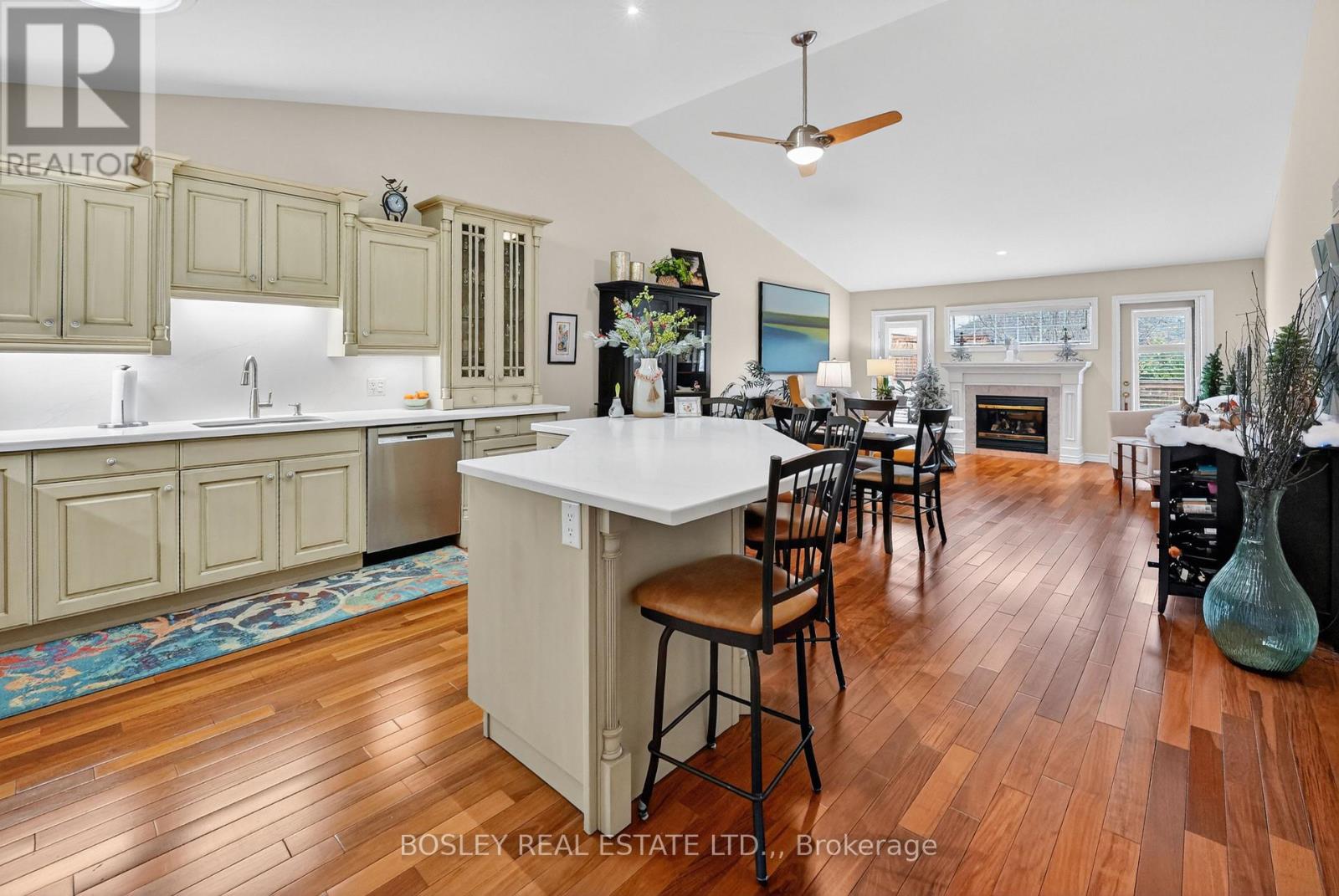 #3 21 LORETTA DRIVE W - 7