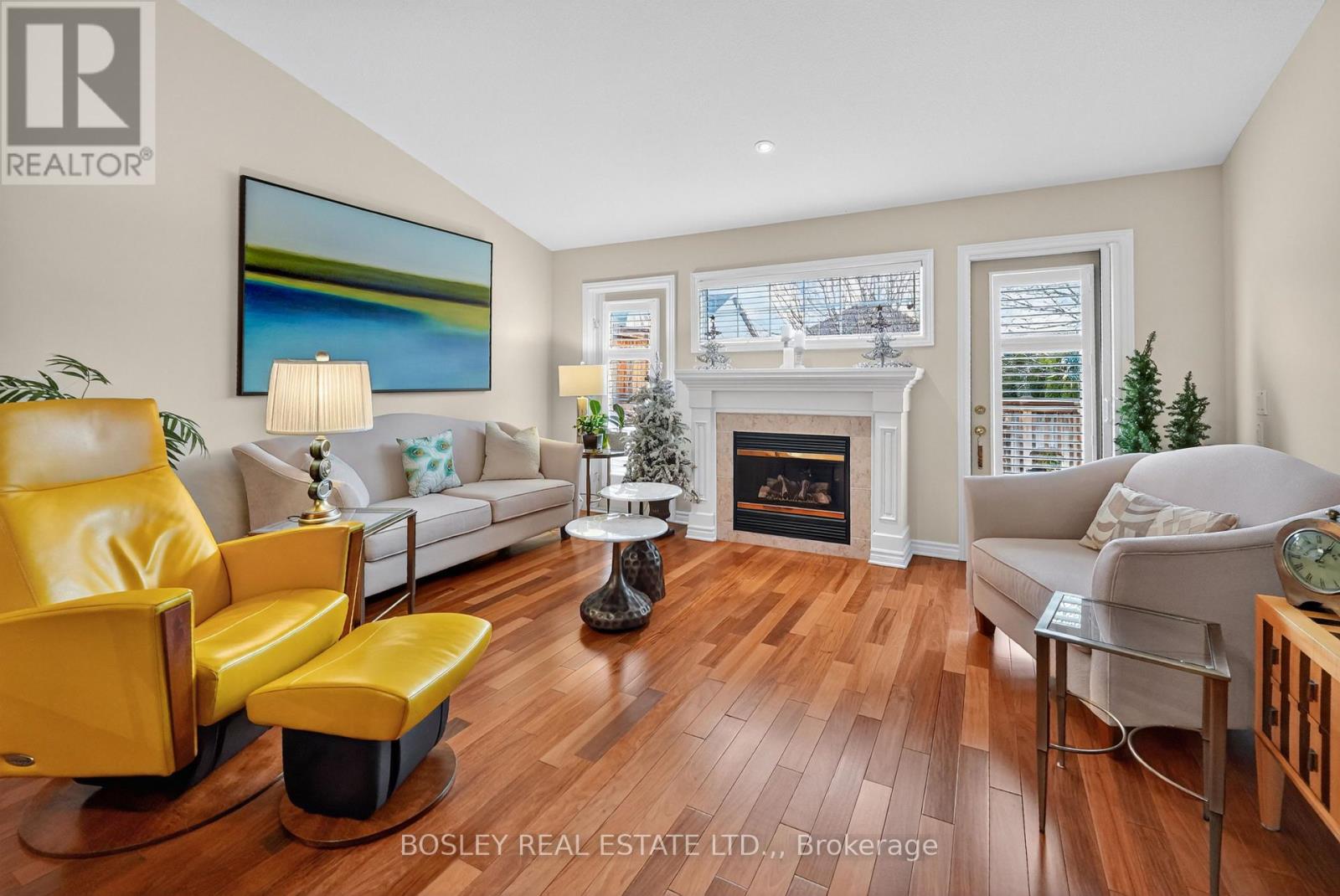 #3 21 LORETTA DRIVE W - 9