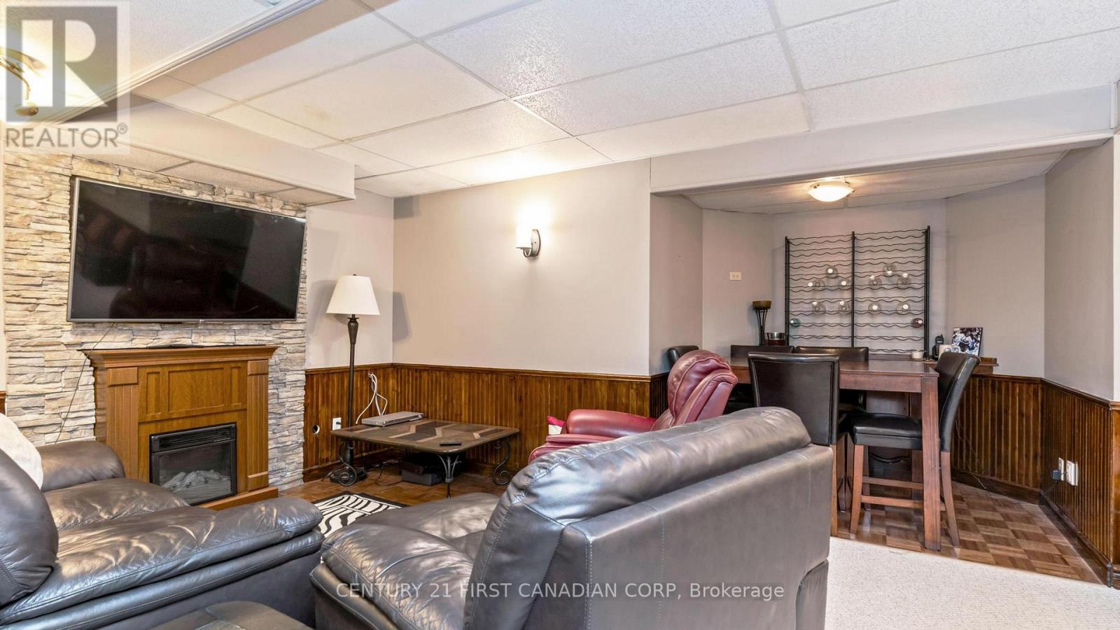 135 AMBLESIDE DRIVE Property Photo