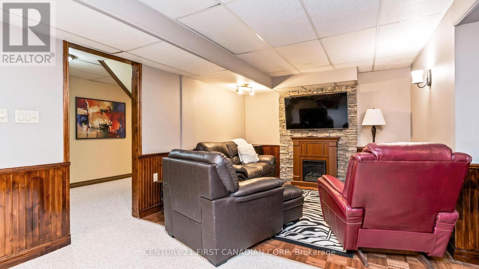 135 AMBLESIDE DRIVE Property Photo