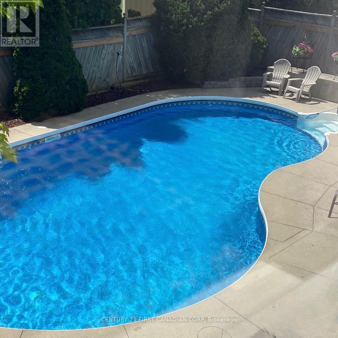 135 AMBLESIDE DRIVE Property Photo