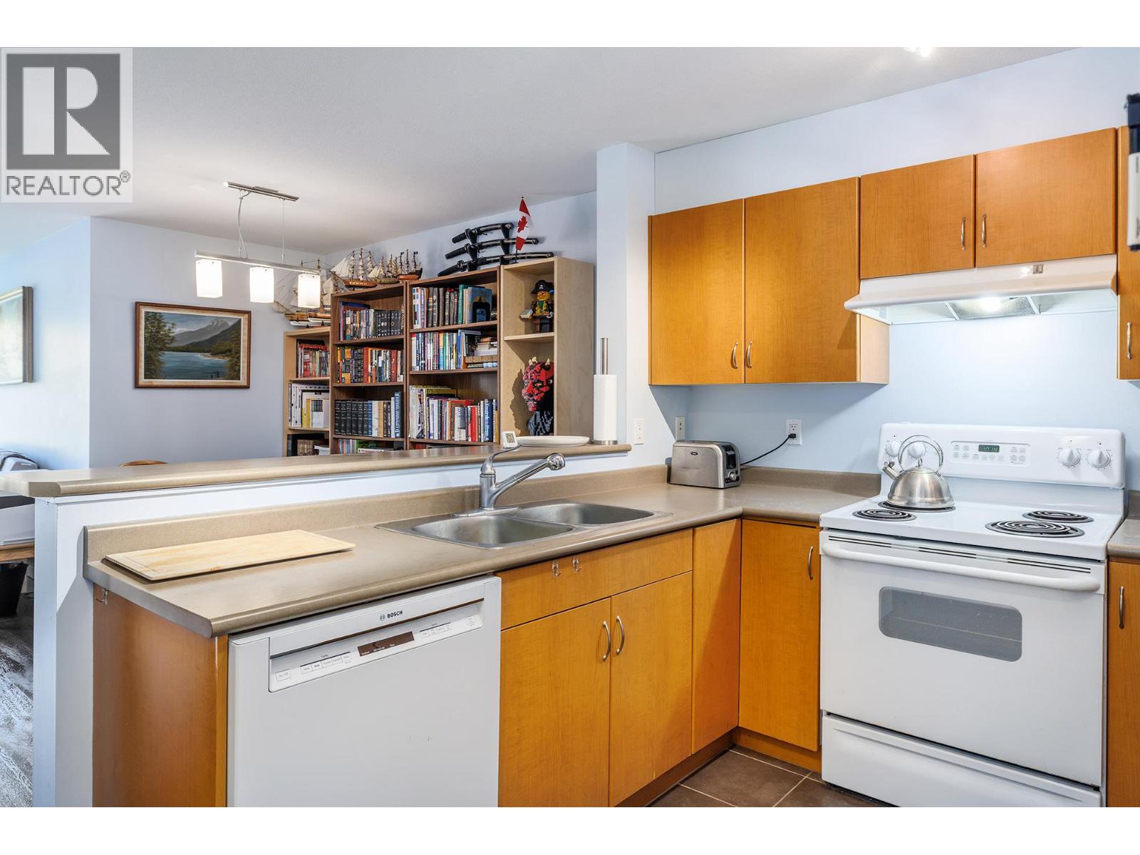 206 555 Yates Road, Kelowna