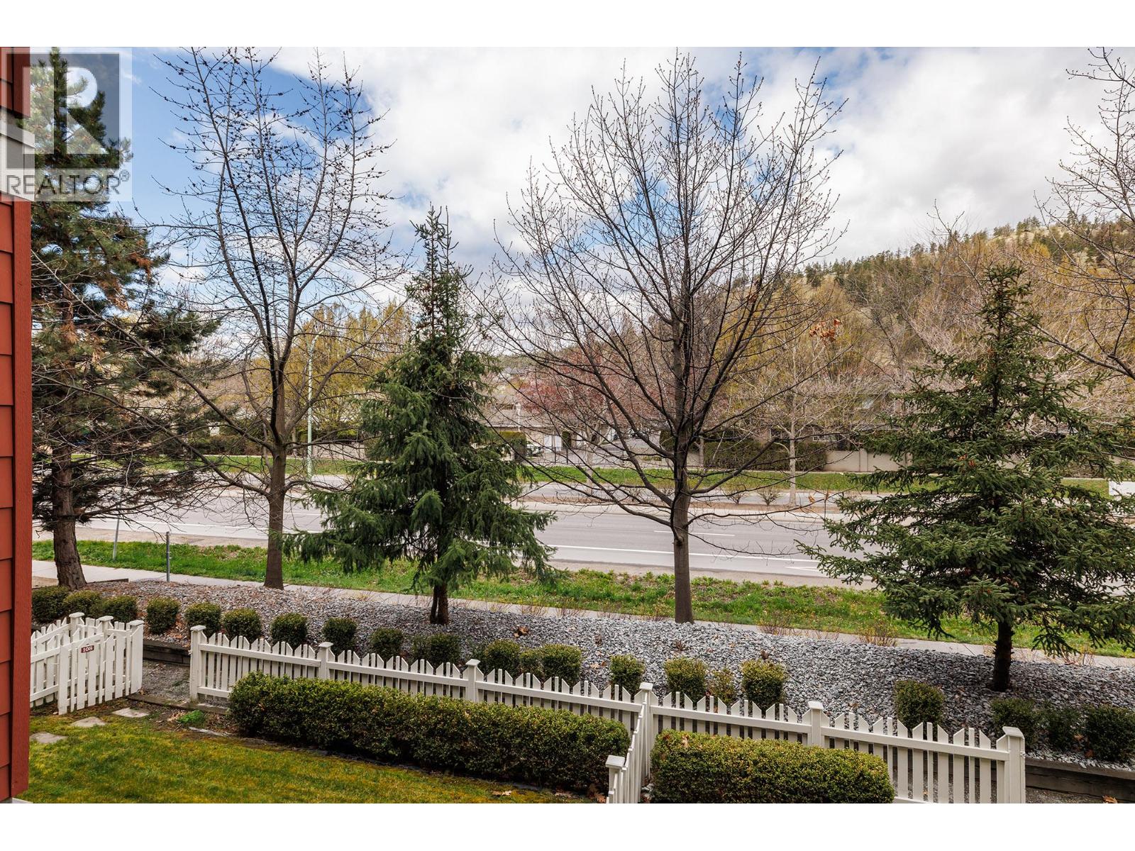 206 555 Yates Road, Kelowna