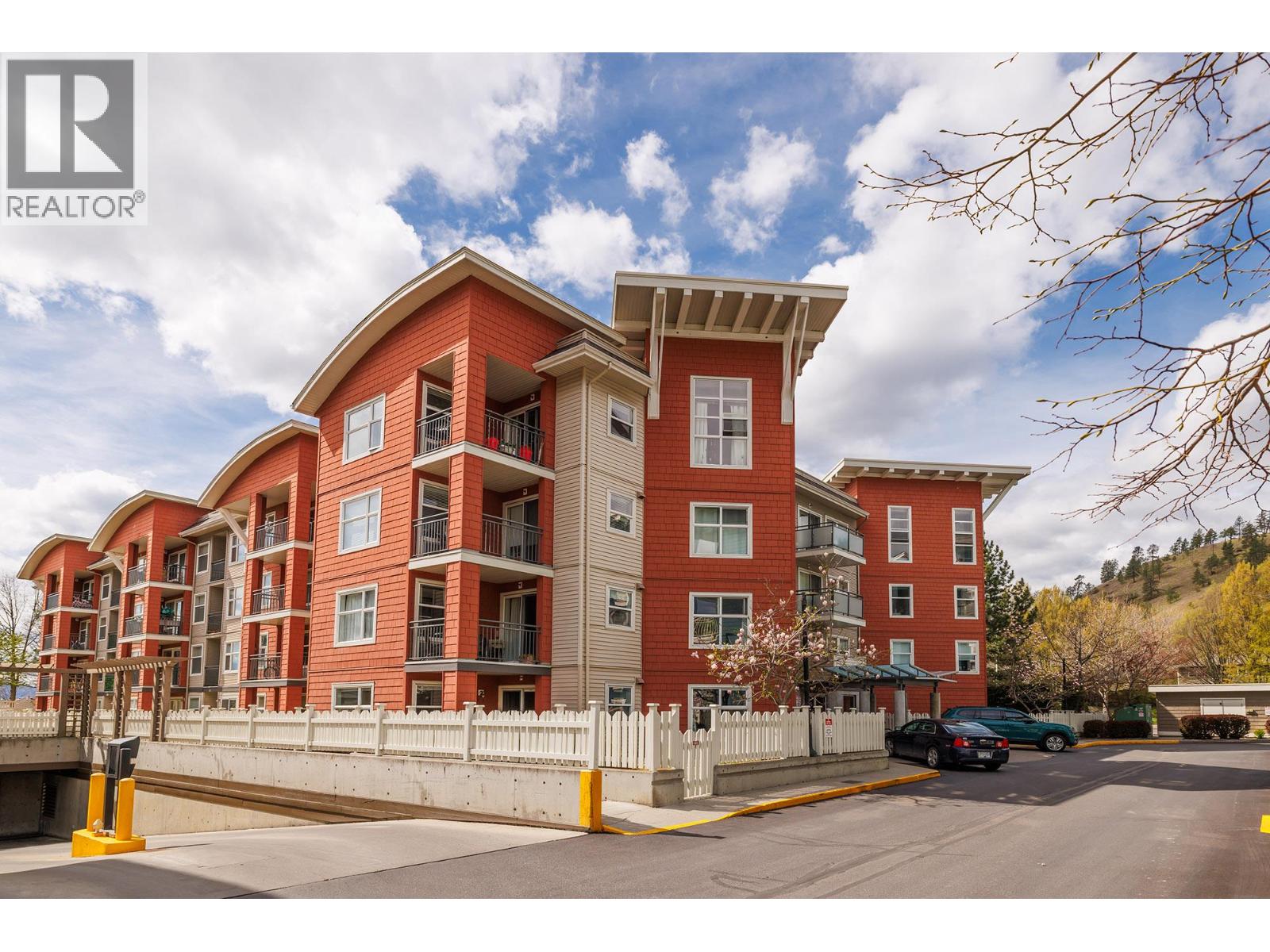 206 555 Yates Road, Kelowna