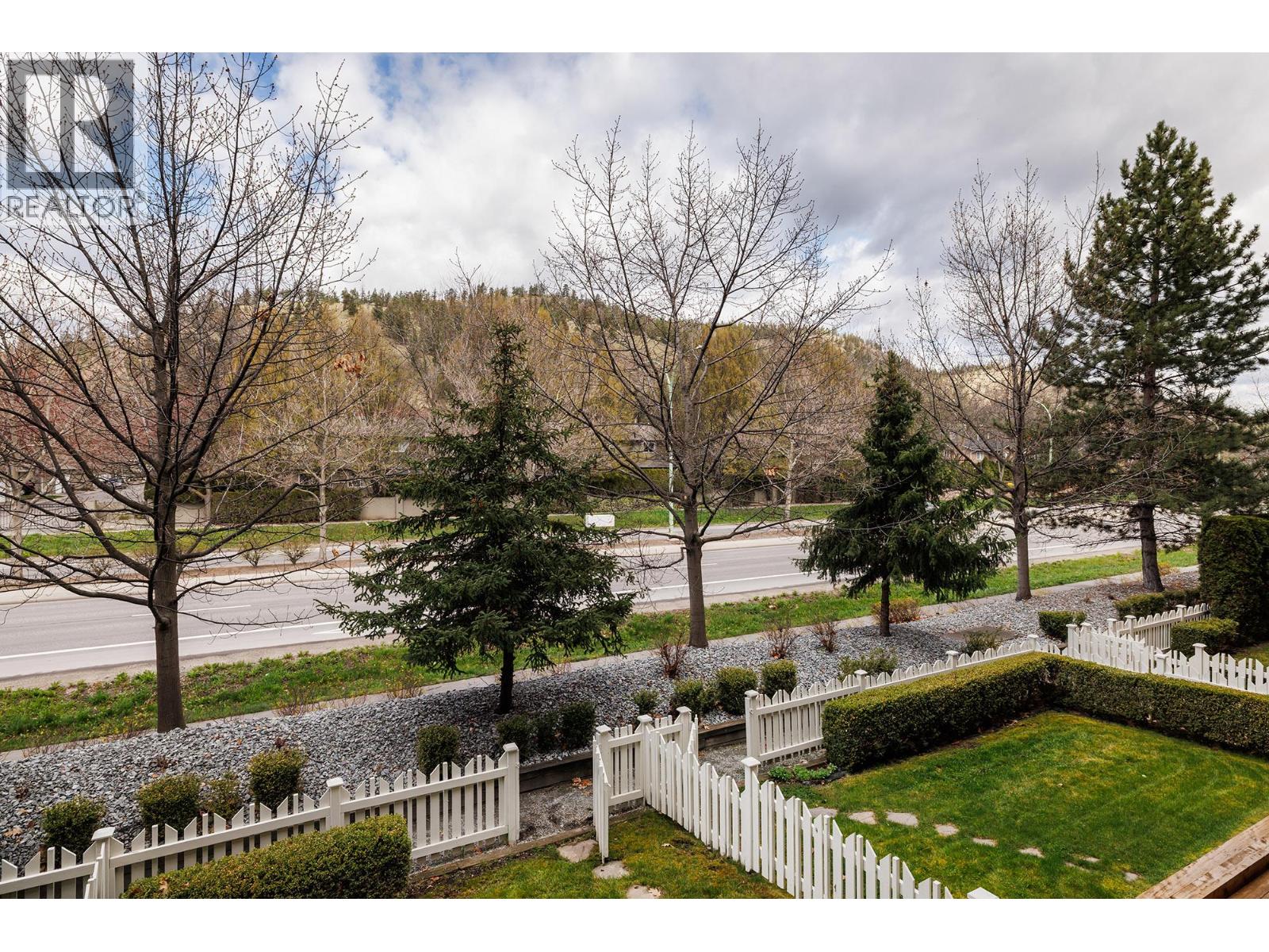 206 555 Yates Road, Kelowna