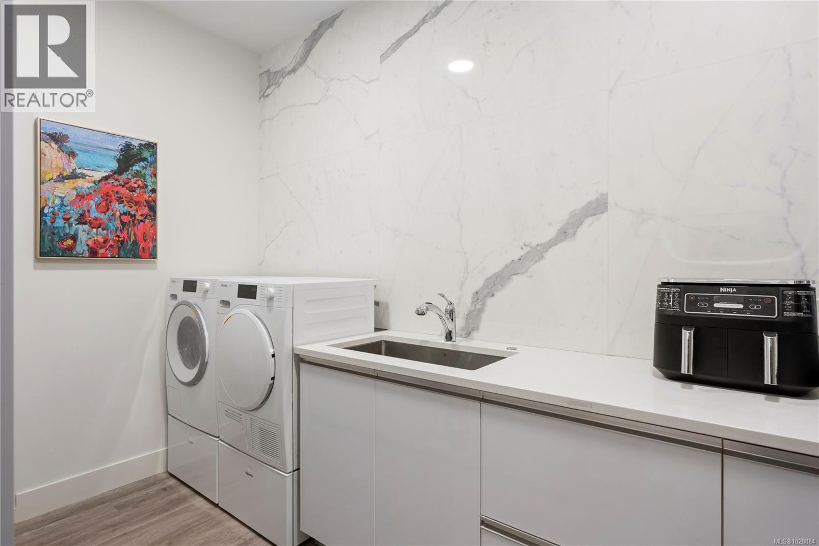 2441 Ainsley Pl - 76