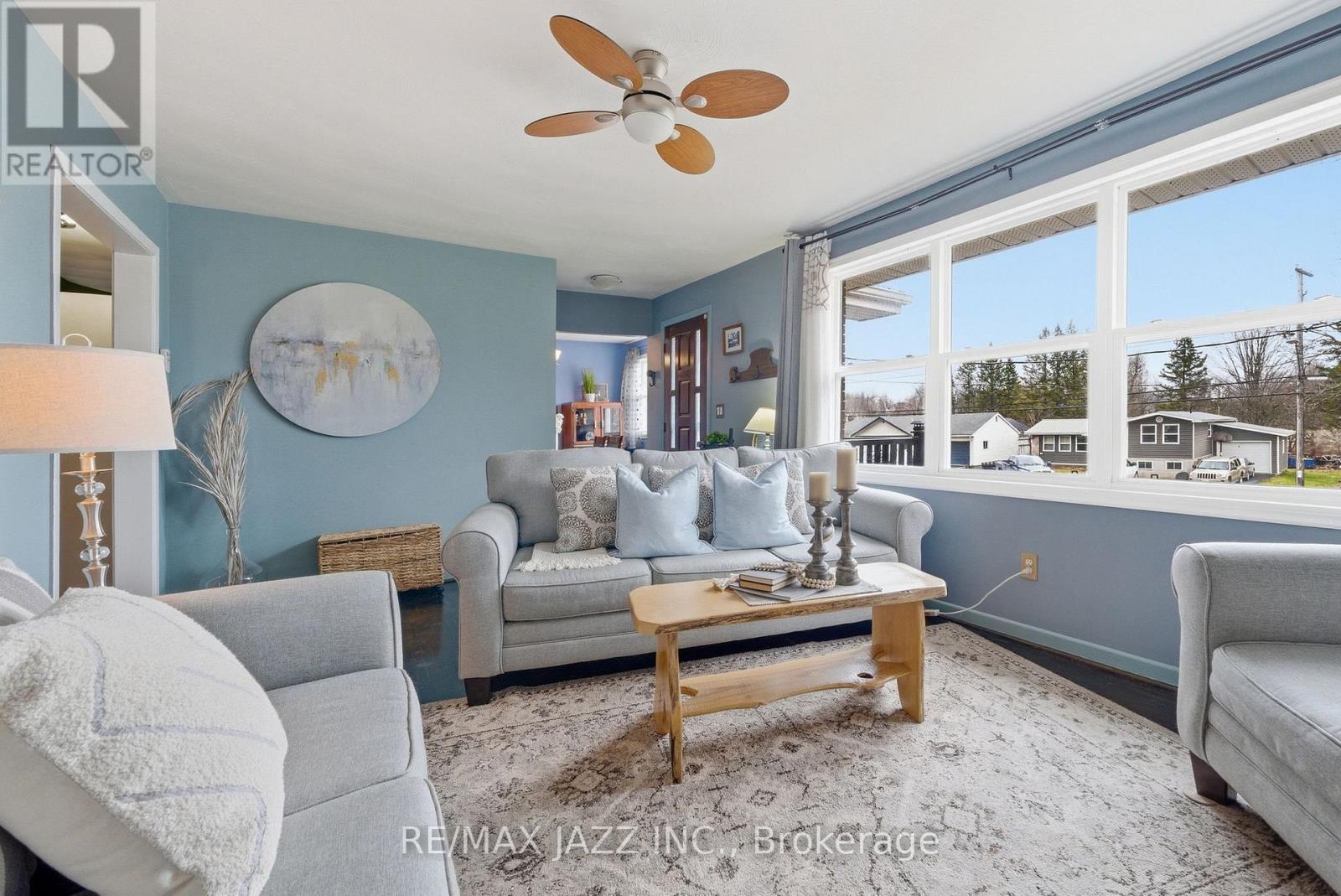 194 ST LAWRENCE STREET W - 6