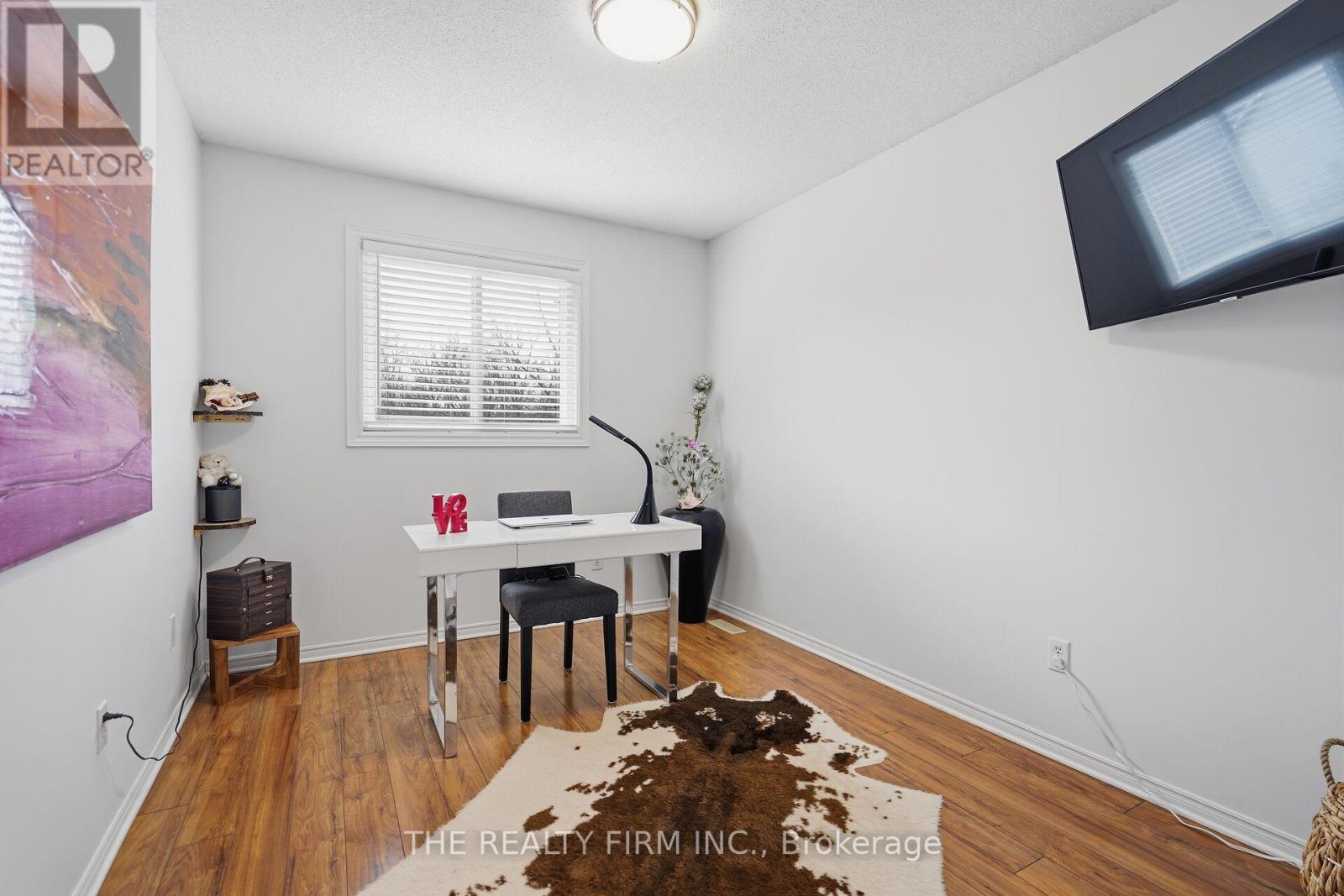 815 DEVERON CRESCENT Property Photo