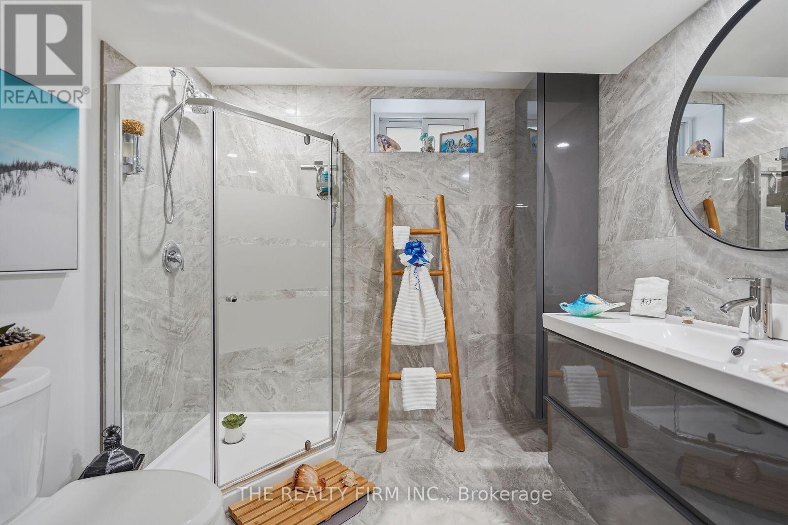 815 DEVERON CRESCENT Property Photo