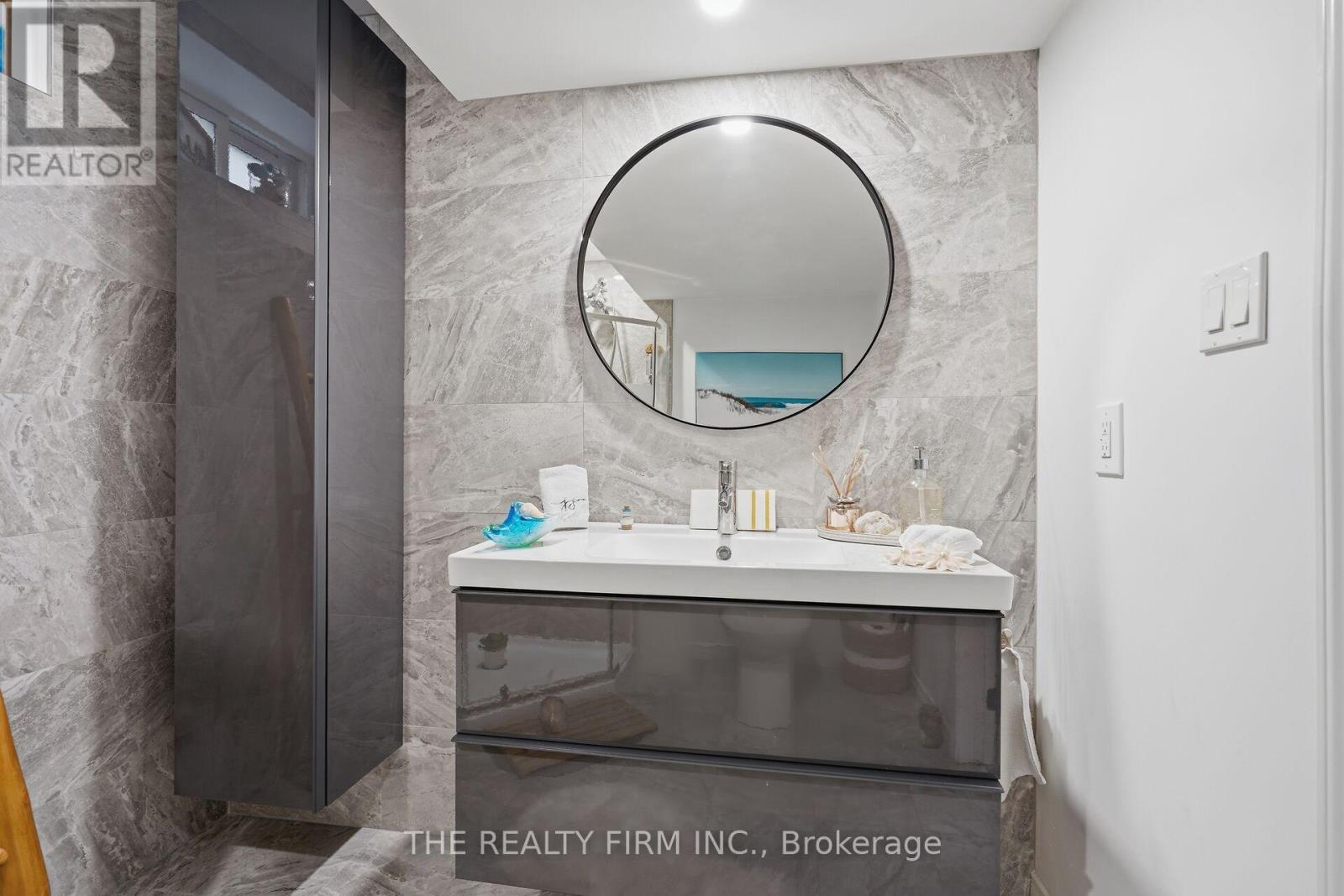 815 DEVERON CRESCENT Property Photo