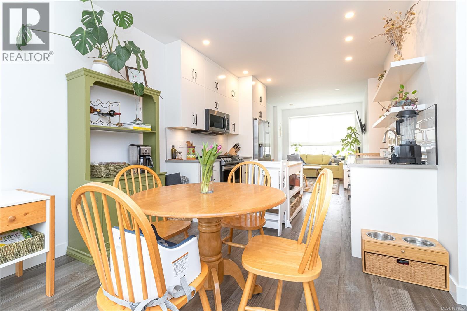 1047 BOXCAR CLOSE - 10