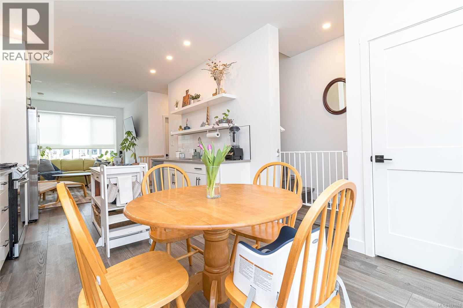 1047 BOXCAR CLOSE - 11