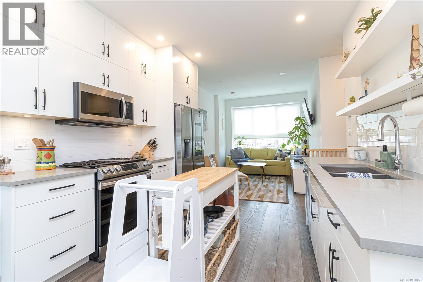 1047 BOXCAR CLOSE - 12