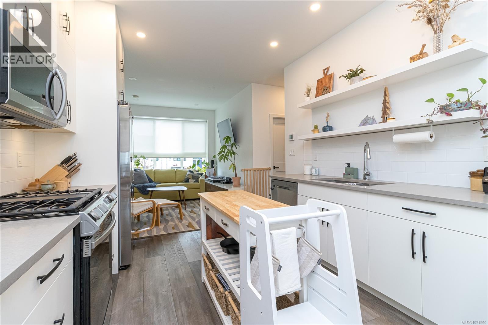 1047 BOXCAR CLOSE - 13