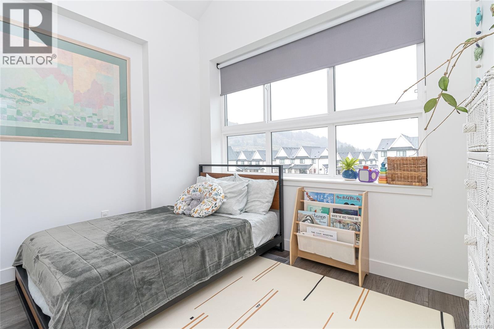 1047 BOXCAR CLOSE - 21