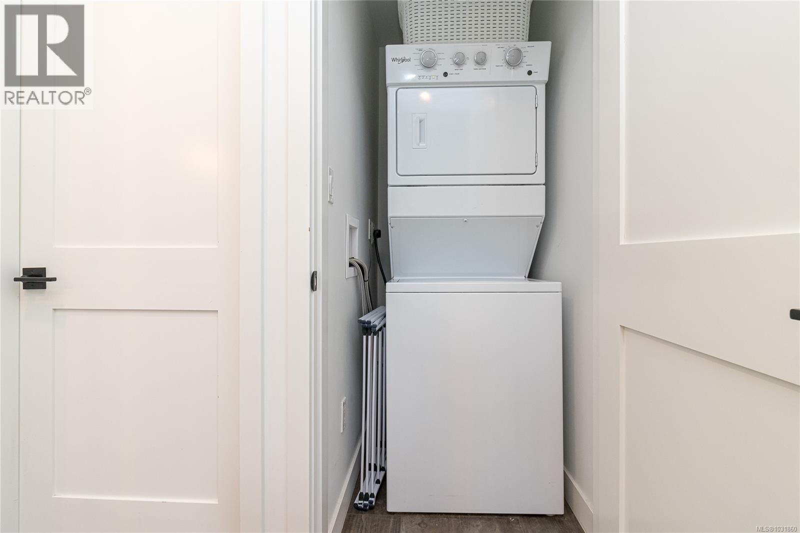 1047 BOXCAR CLOSE - 26