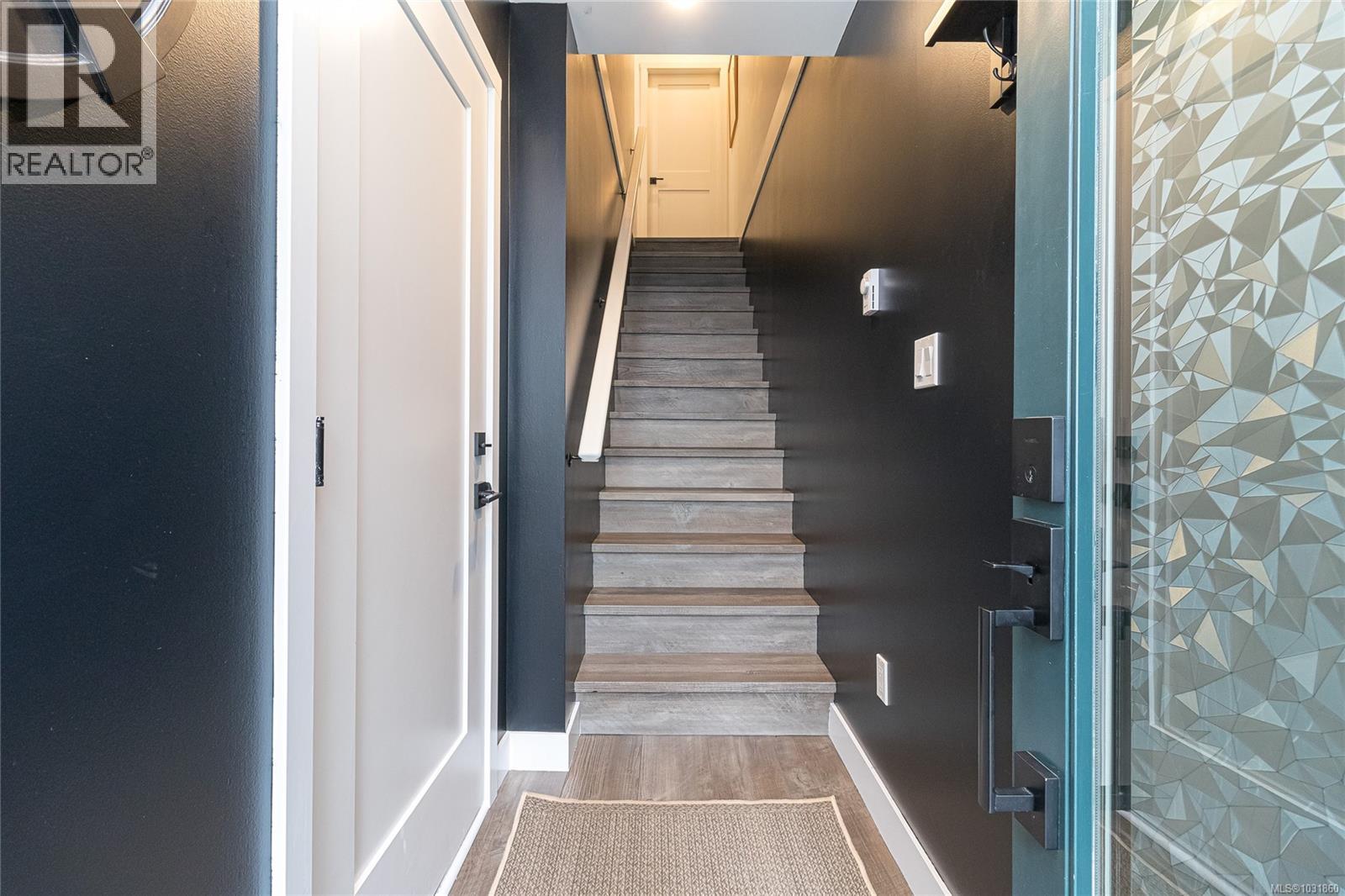 1047 BOXCAR CLOSE - Image 3