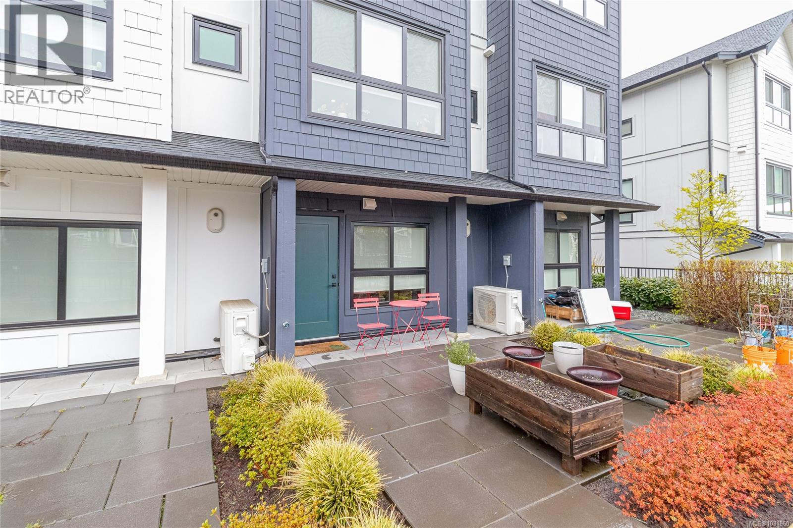 1047 BOXCAR CLOSE - 31