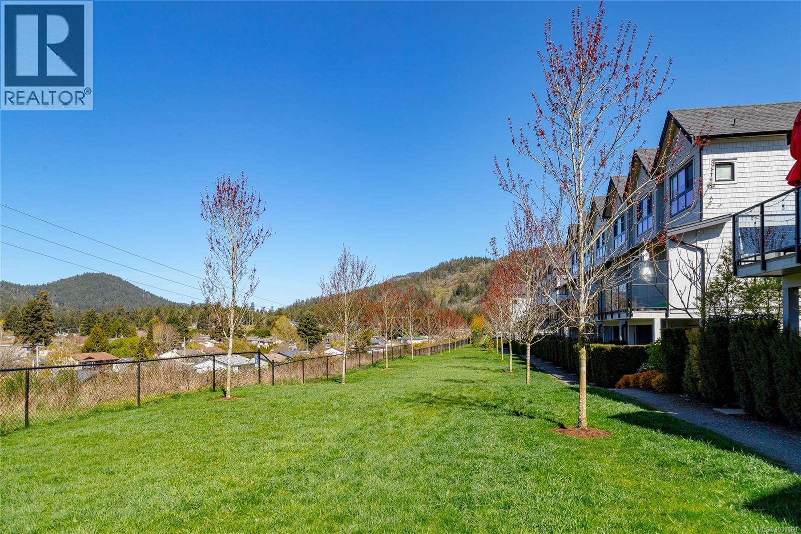 1047 BOXCAR CLOSE - 33