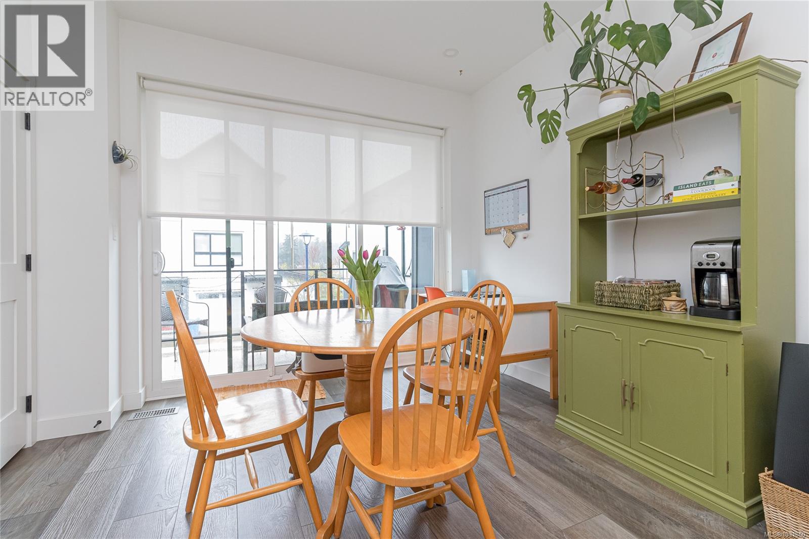 1047 BOXCAR CLOSE - 8