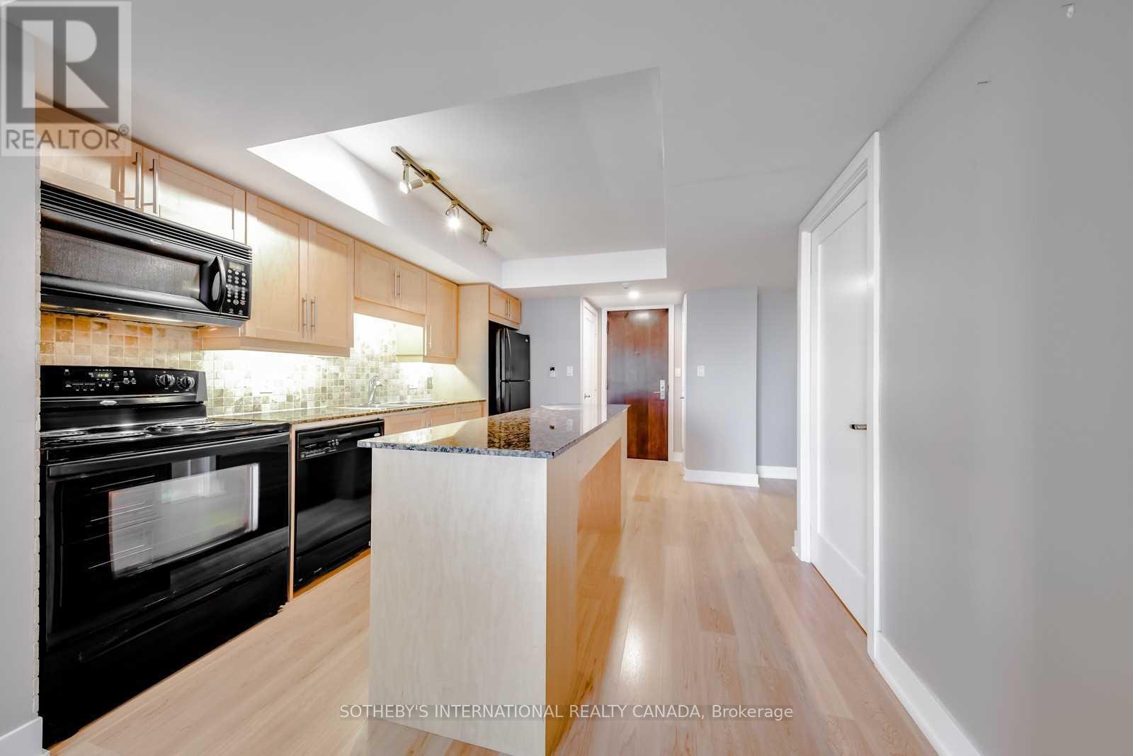 1705 - 20 BLUE JAYS WAY