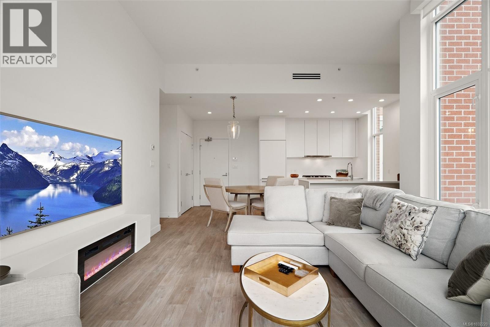 #103 70 Saghalie Rd - 11