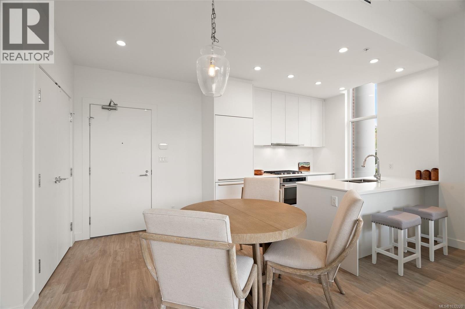 #103 70 Saghalie Rd - 14