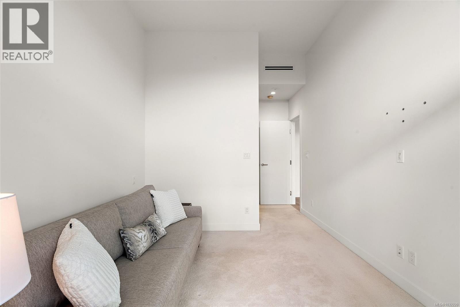 #103 70 Saghalie Rd - 20