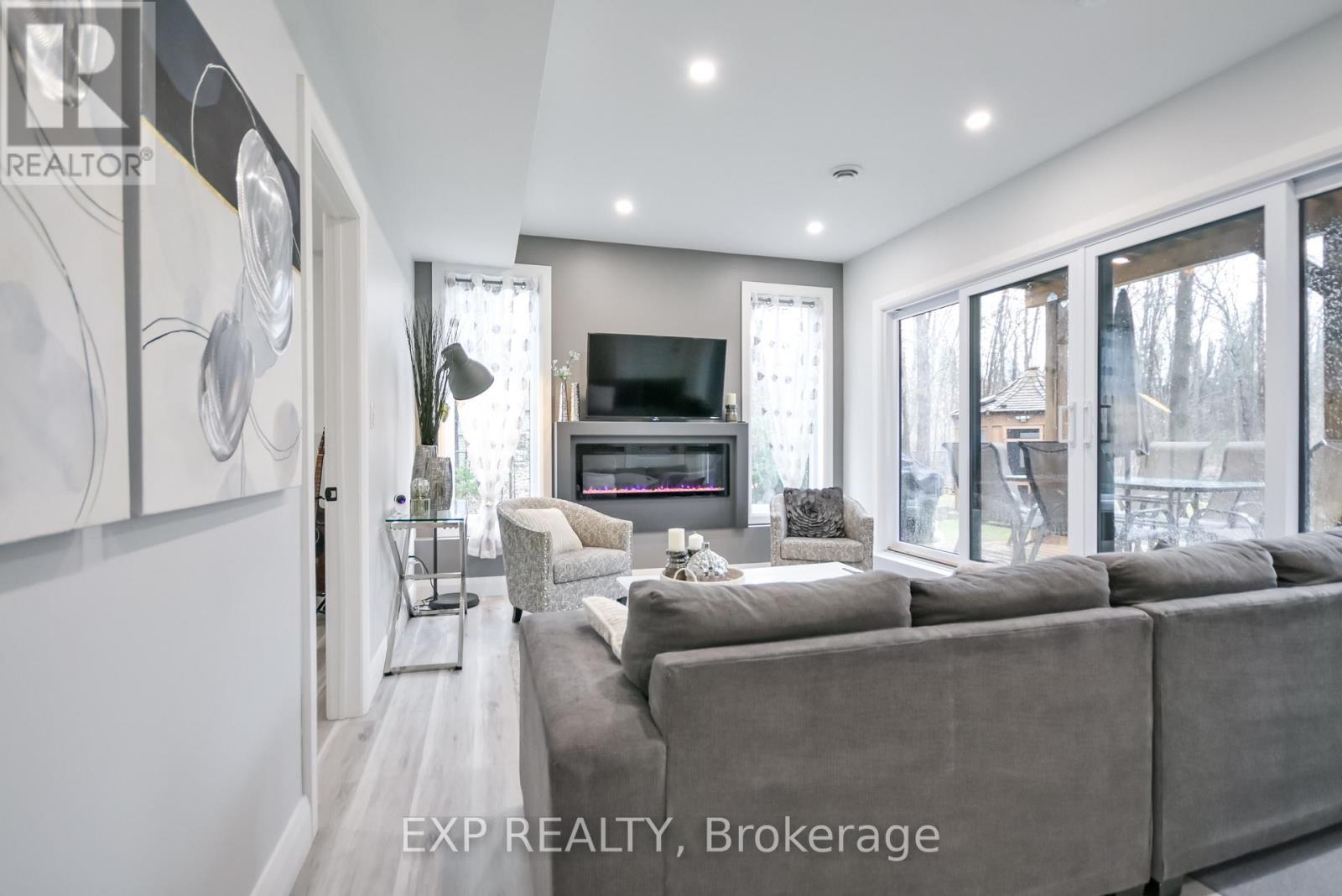 39 BECKETTS SIDE ROAD - 12