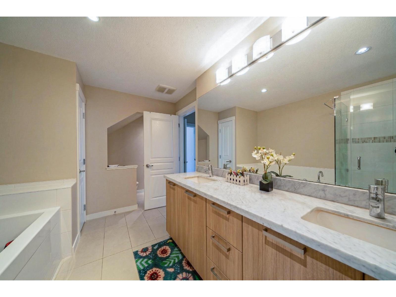 #36-10500 DELSOM Crescent, Delta