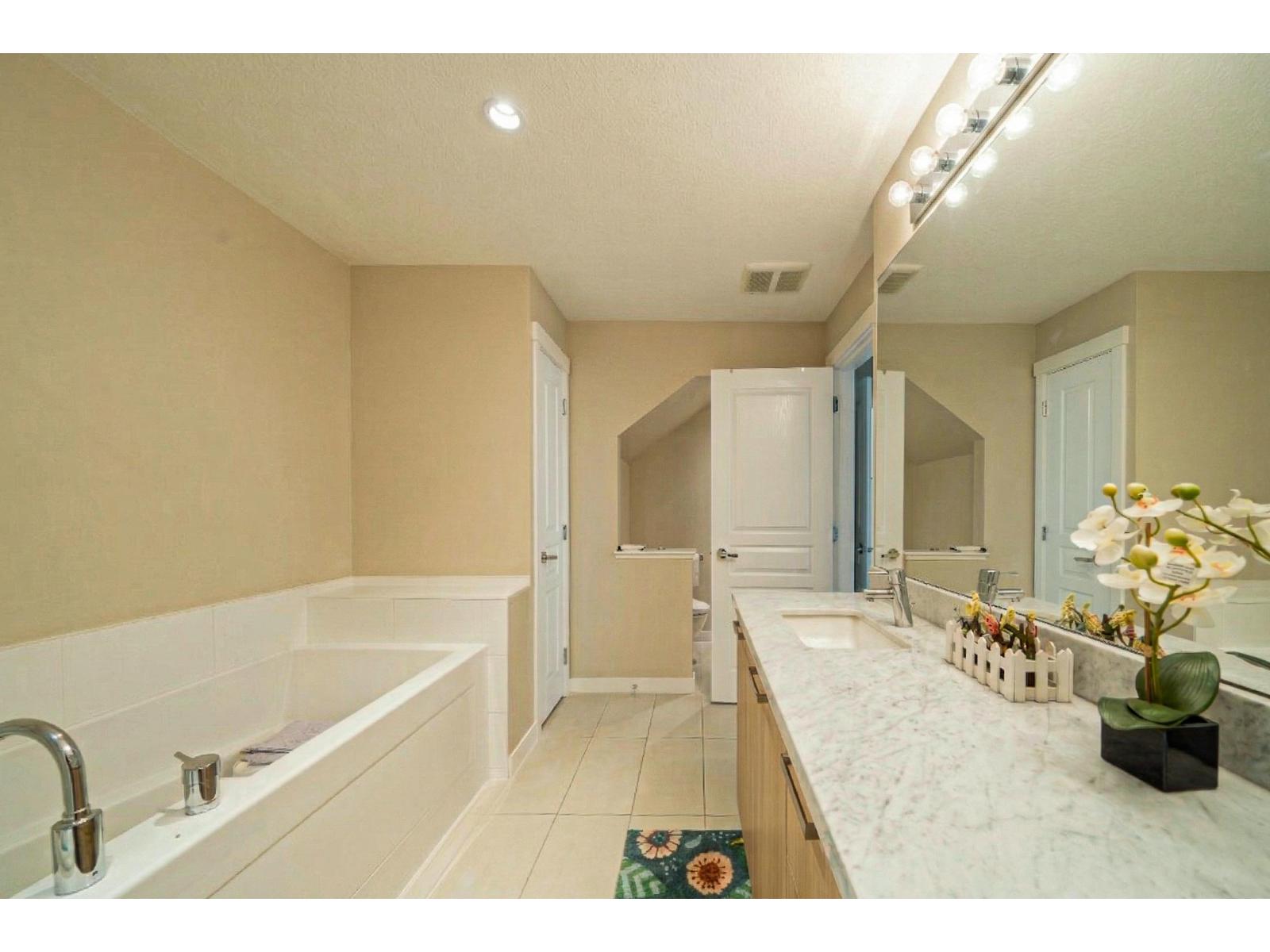 #36-10500 DELSOM Crescent, Delta