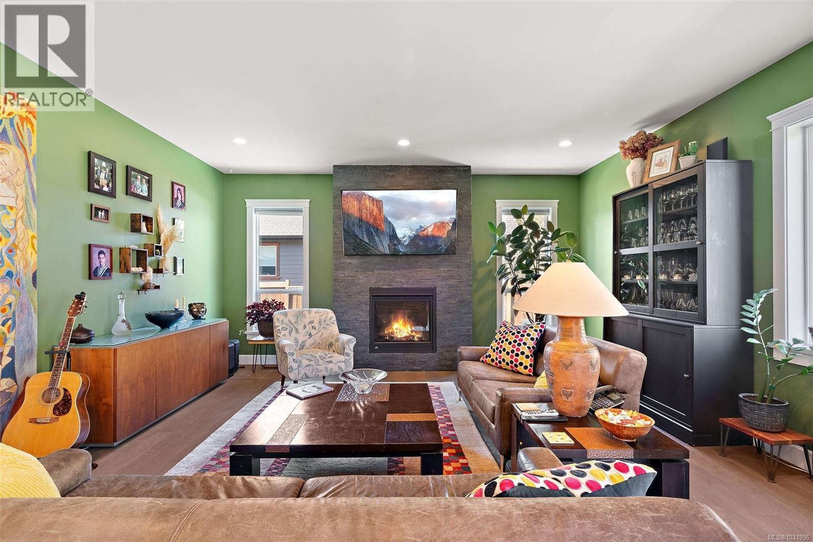 1385 HUTCHINSON RD - 12