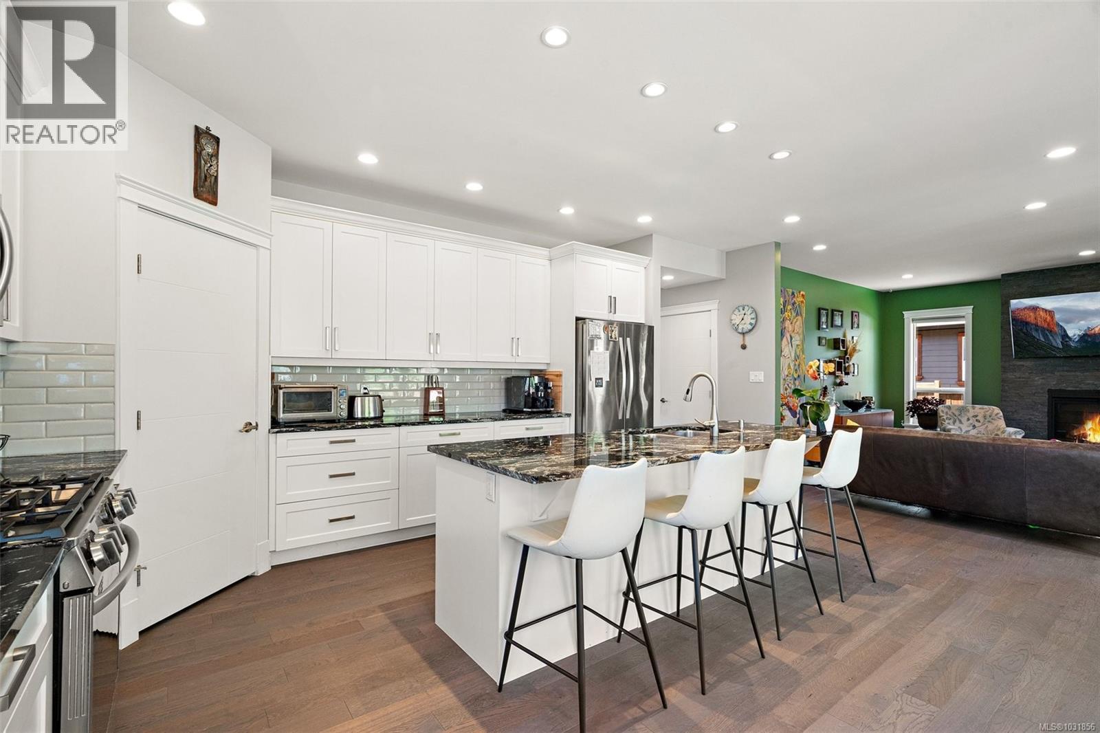 1385 HUTCHINSON RD - 10